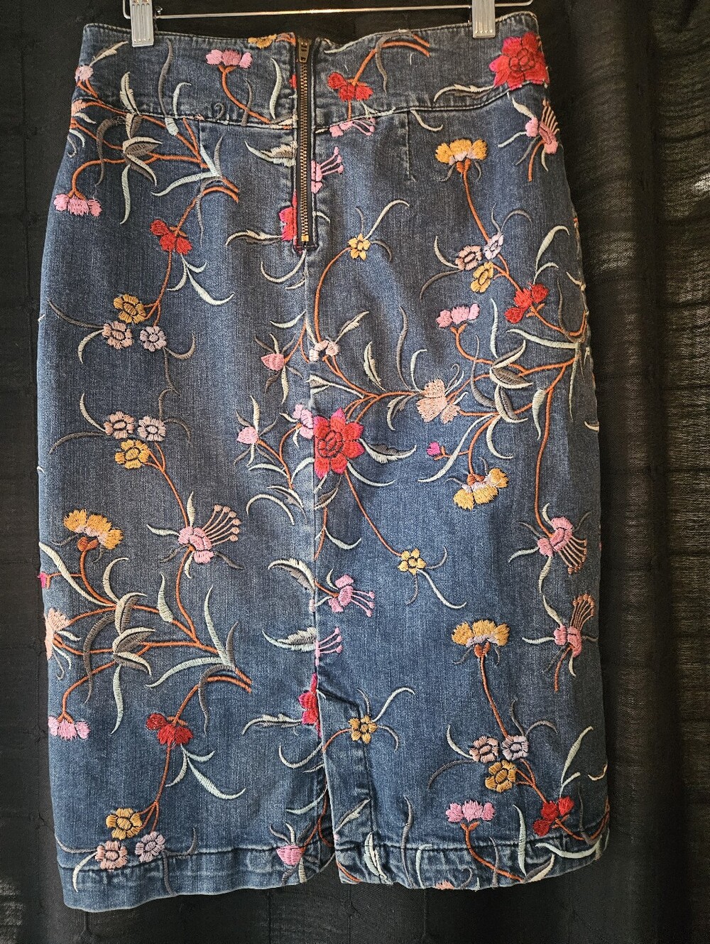 Maeve by Anthropologie Floral Embroidered Denim Pencil Skirt Size 2 Midi Mini - Picture 5 of 10